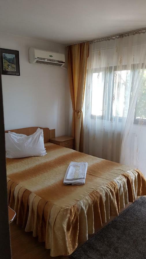 Bed and Breakfast Riviera Valceana Римніку-Вилча Екстер'єр фото